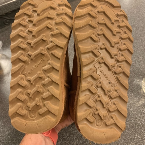 Youth size 1 bear paw boots. Used. Great condition - Picture 5 of 6